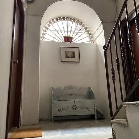 Apartment Art Center *